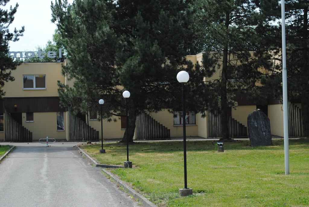 Motel - Hotel La Poularde Romont Bagian luar foto