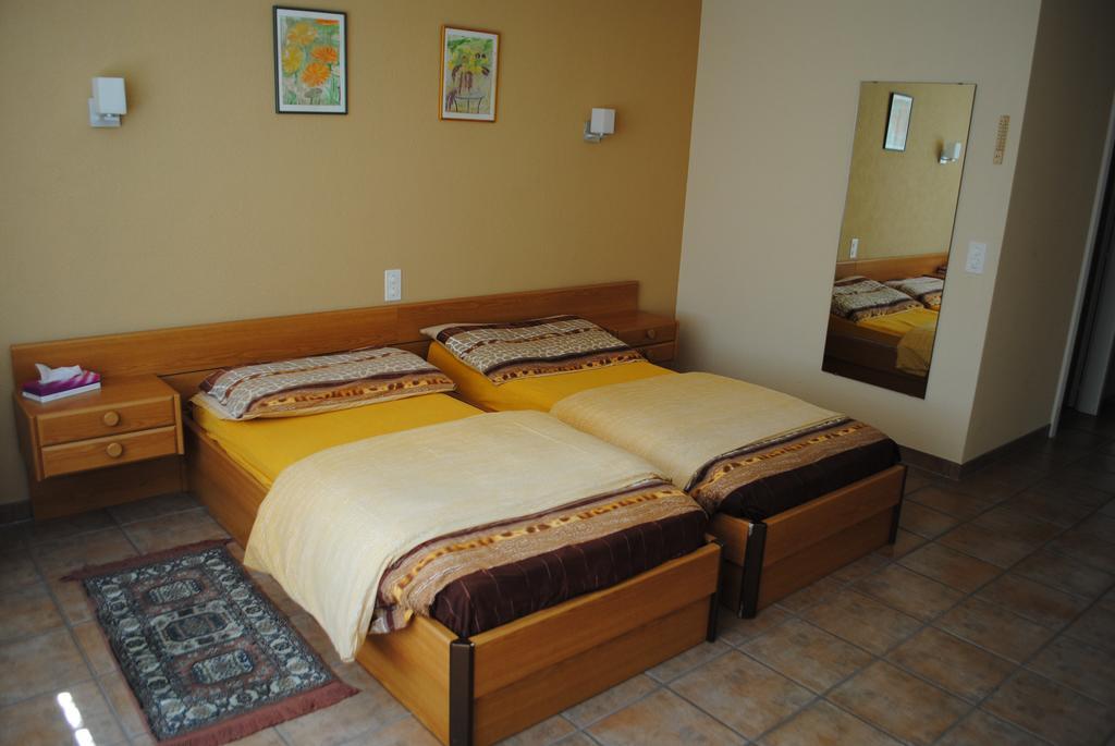 Motel - Hotel La Poularde Romont Ruang foto